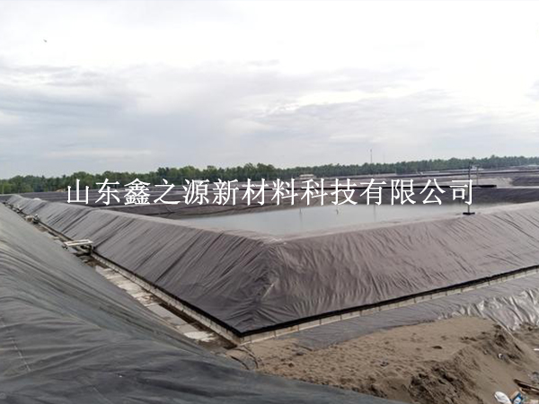 大風(fēng)天氣下鋪設(shè)沼氣池黑膜的技巧：安全高效，創(chuàng)新應(yīng)對(duì)
